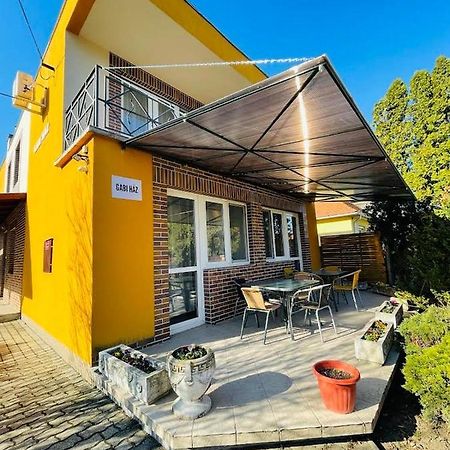 Gabi Haz Apartmanok*** Hajdúszoboszló Buitenkant foto
