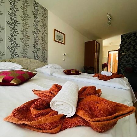 Gabi Haz Apartmanok*** Hajdúszoboszló Buitenkant foto