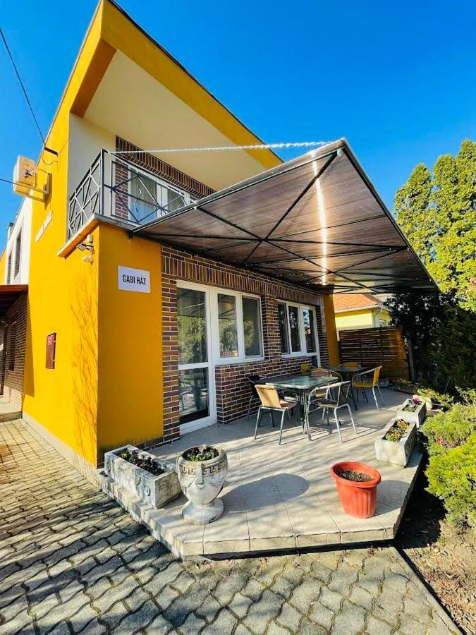 Gabi Haz Apartmanok*** Hajdúszoboszló Buitenkant foto