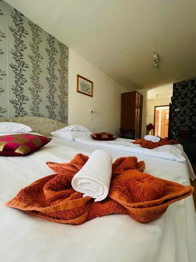 Gabi Haz Apartmanok*** Hajdúszoboszló Buitenkant foto