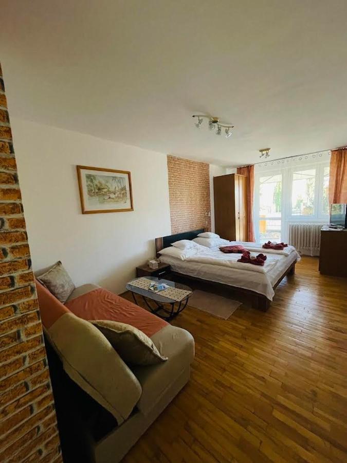 Gabi Haz Apartmanok*** Hajdúszoboszló Buitenkant foto